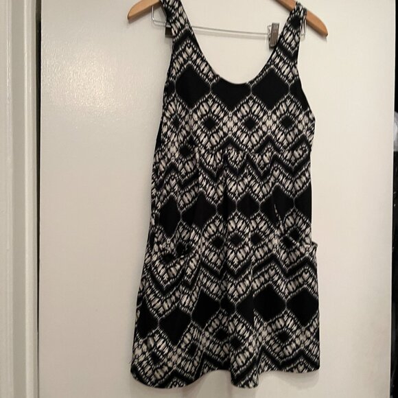 Black and White Dress / Cover Up with‎ Pockets (J Valdi Size Small) - Picture 1 of 7